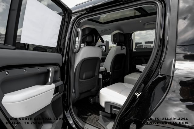 New 2026 Santorini Black Land Rover X-Dynamic SE image 34