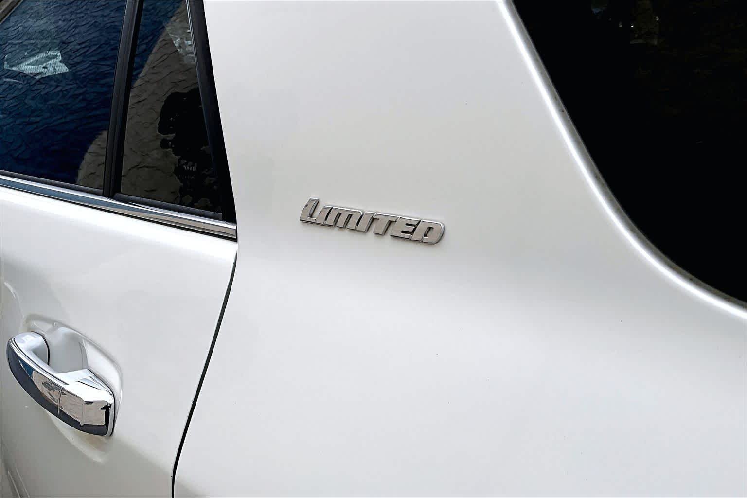 Used 2021 Blizzard Pearl Toyota Limited image 10
