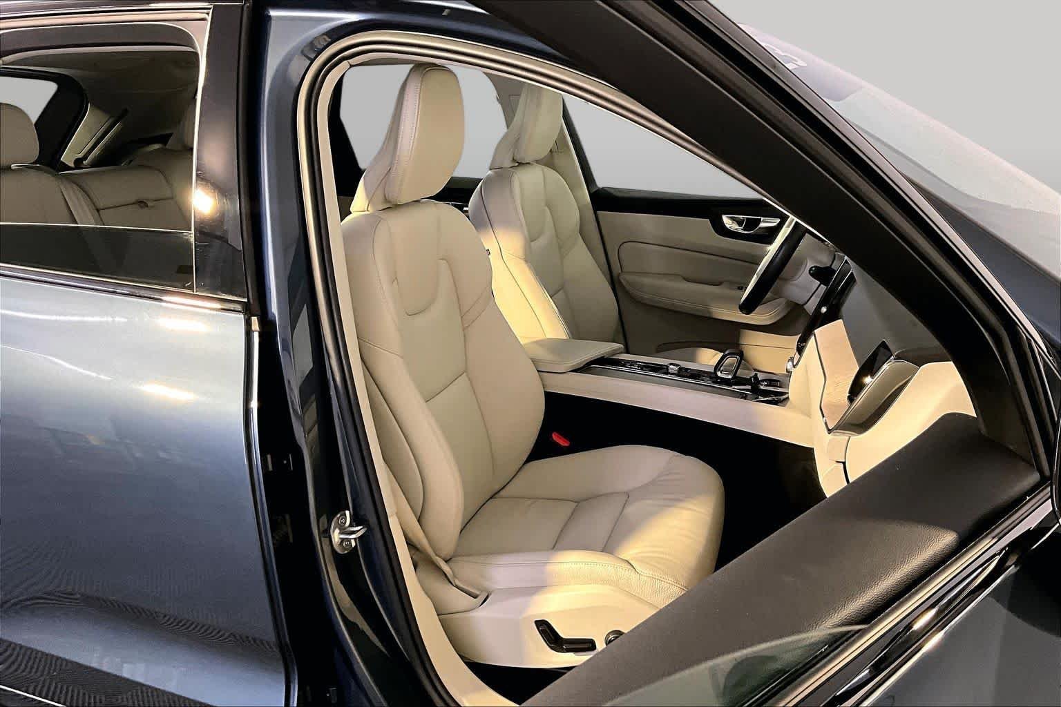 Pre-Owned 2023 Volvo XC60 Plus Dark Theme