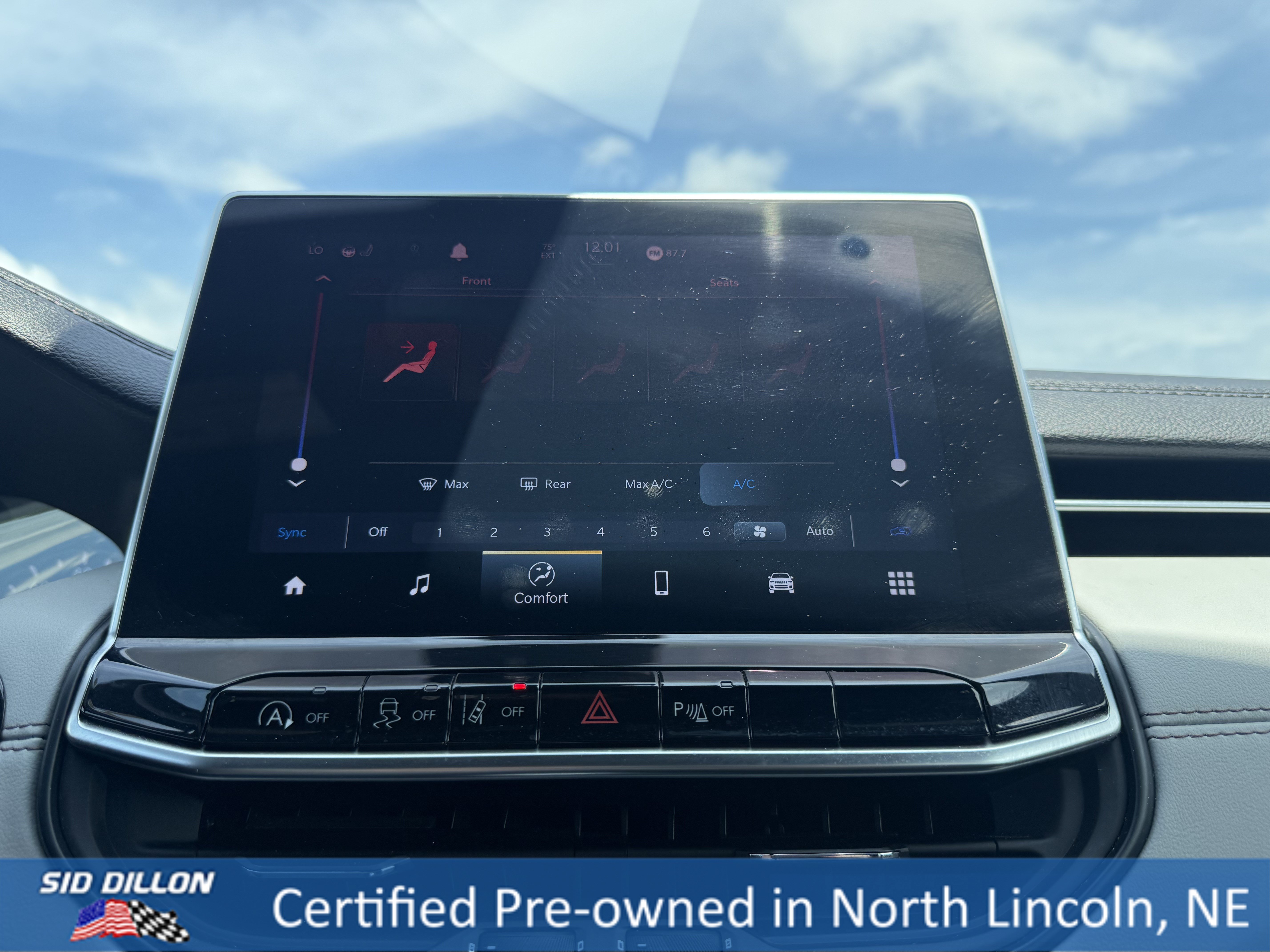 Used 2023 Diamond Black Crystal Pearlcoat Jeep Limited image 14