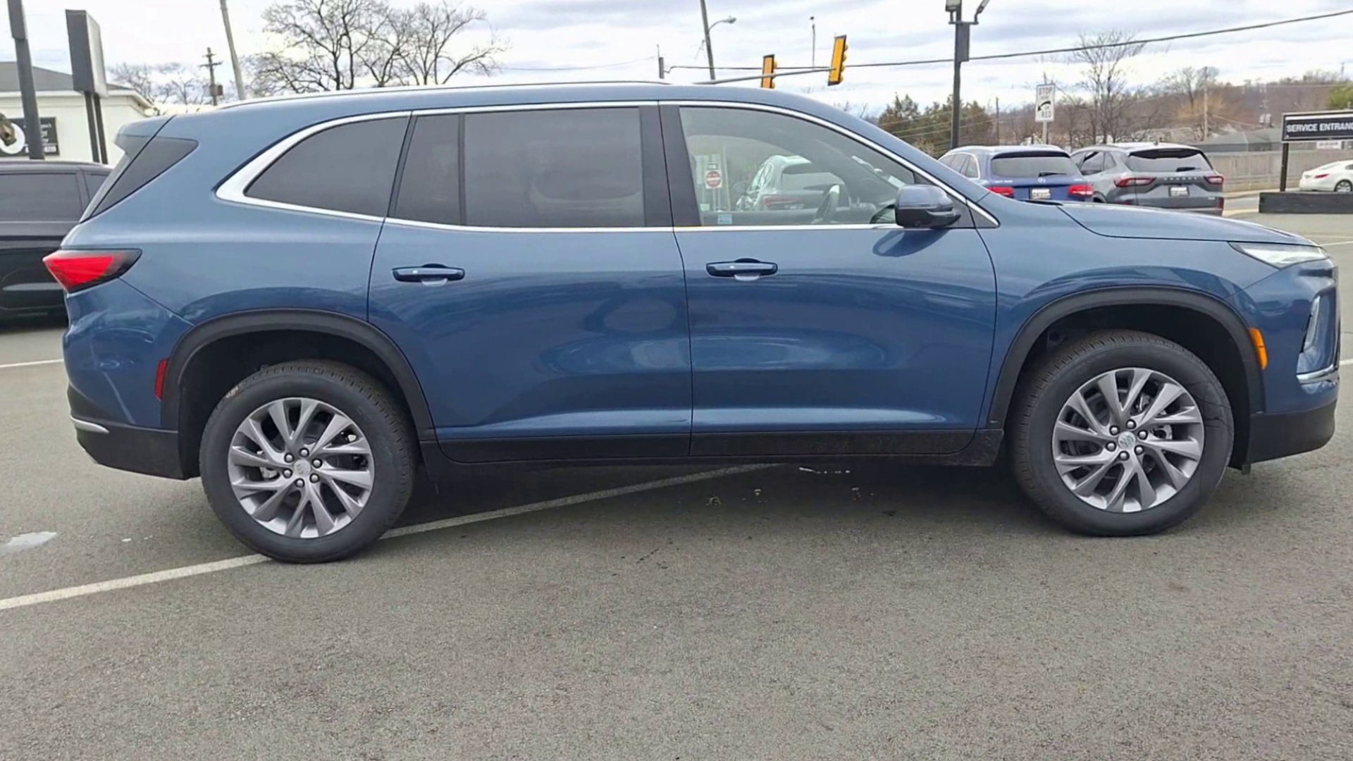 2025 Buick Enclave Preferred - Photo 27