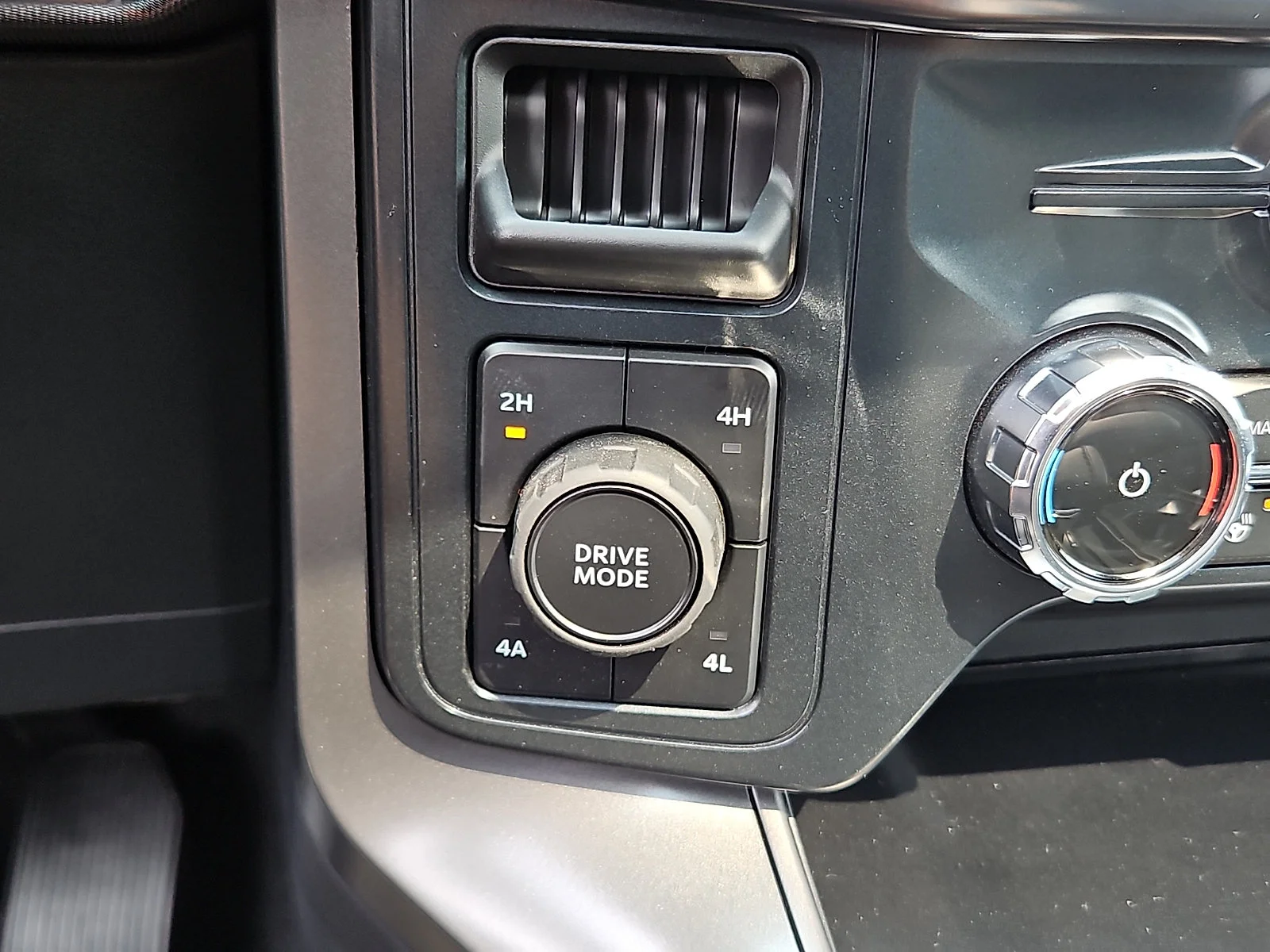 Used 2026 Carbonized Gray Metallic   M7 Ford LARIAT image 25