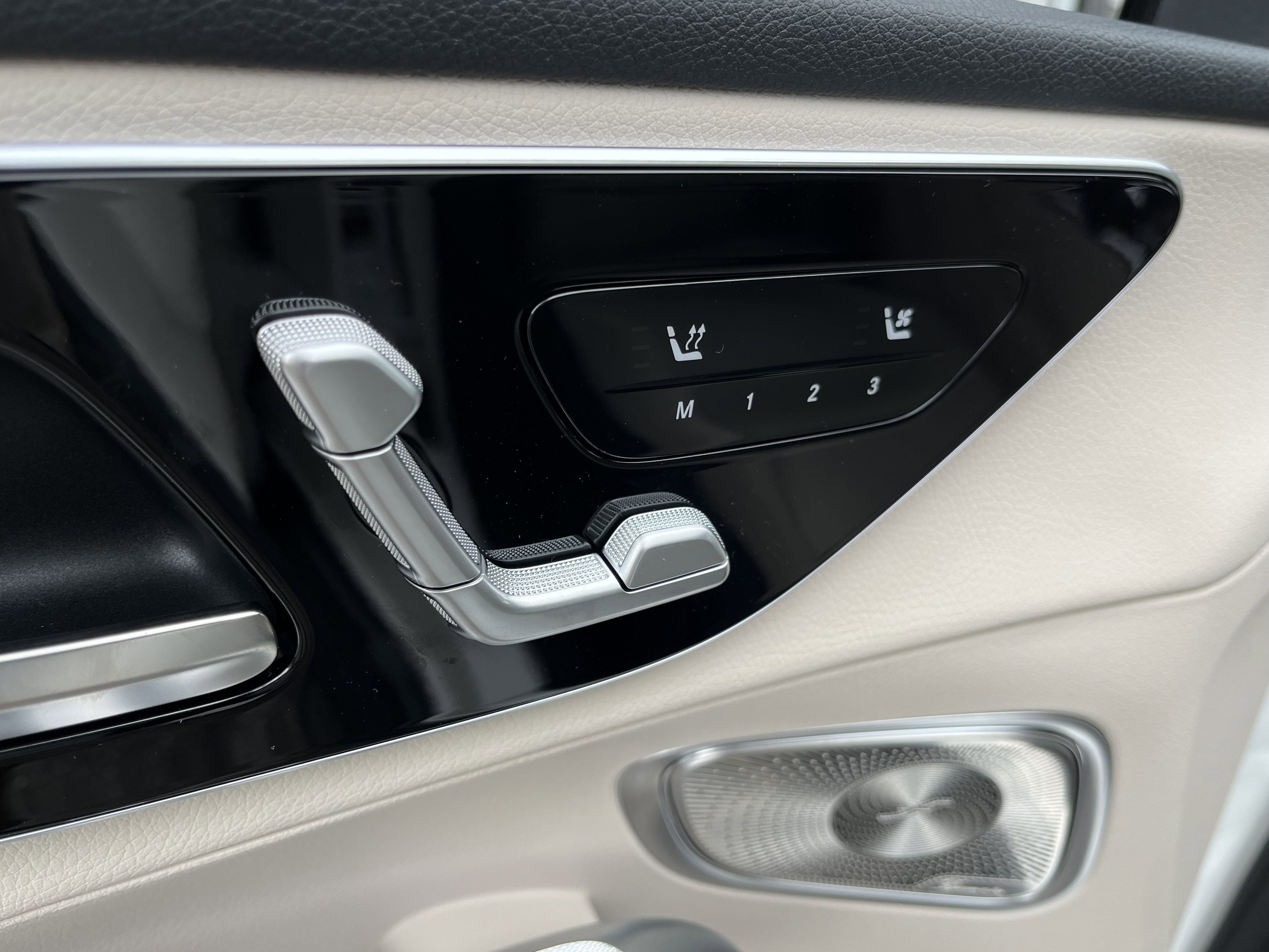 New 2026 Polar White Mercedes-Benz GLC 300 image 43