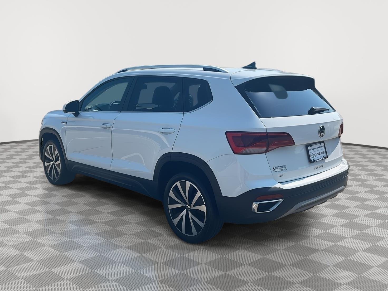 Used 2022 Pure White Volkswagen SE image 7
