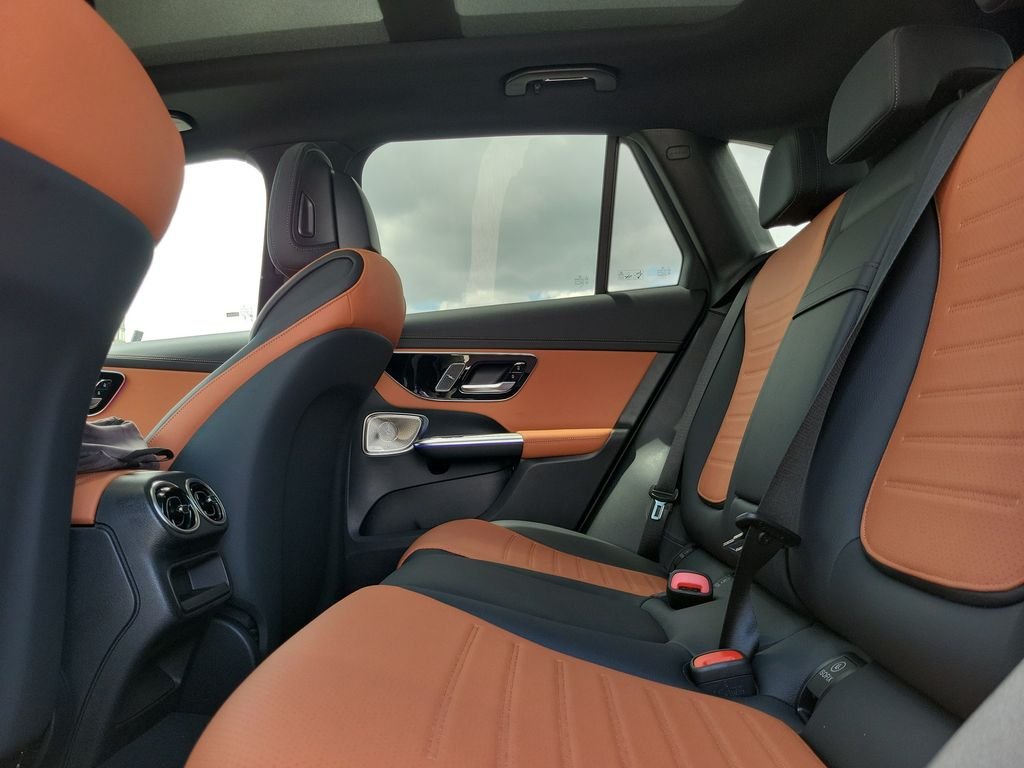 New 2027 Polar White Mercedes-Benz GLC 300 image 10