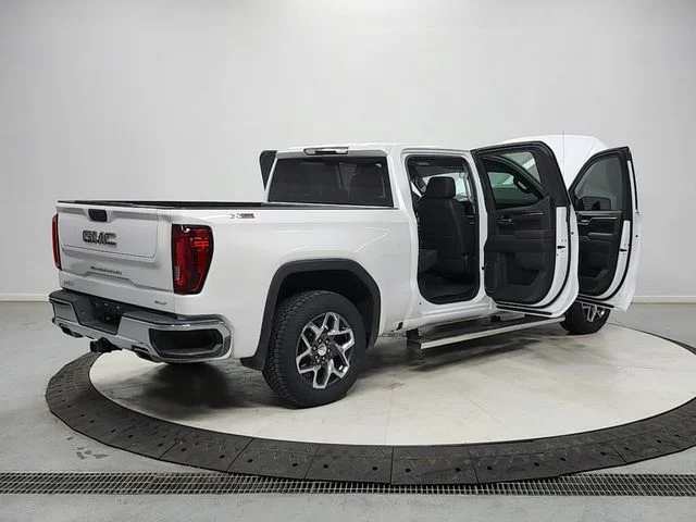 Used 2023 White GMC SLT image 15