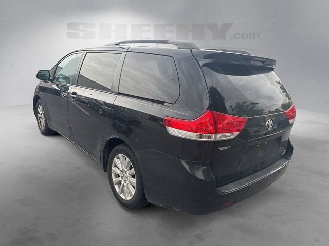 Used 2013 Black Toyota XLE image 14