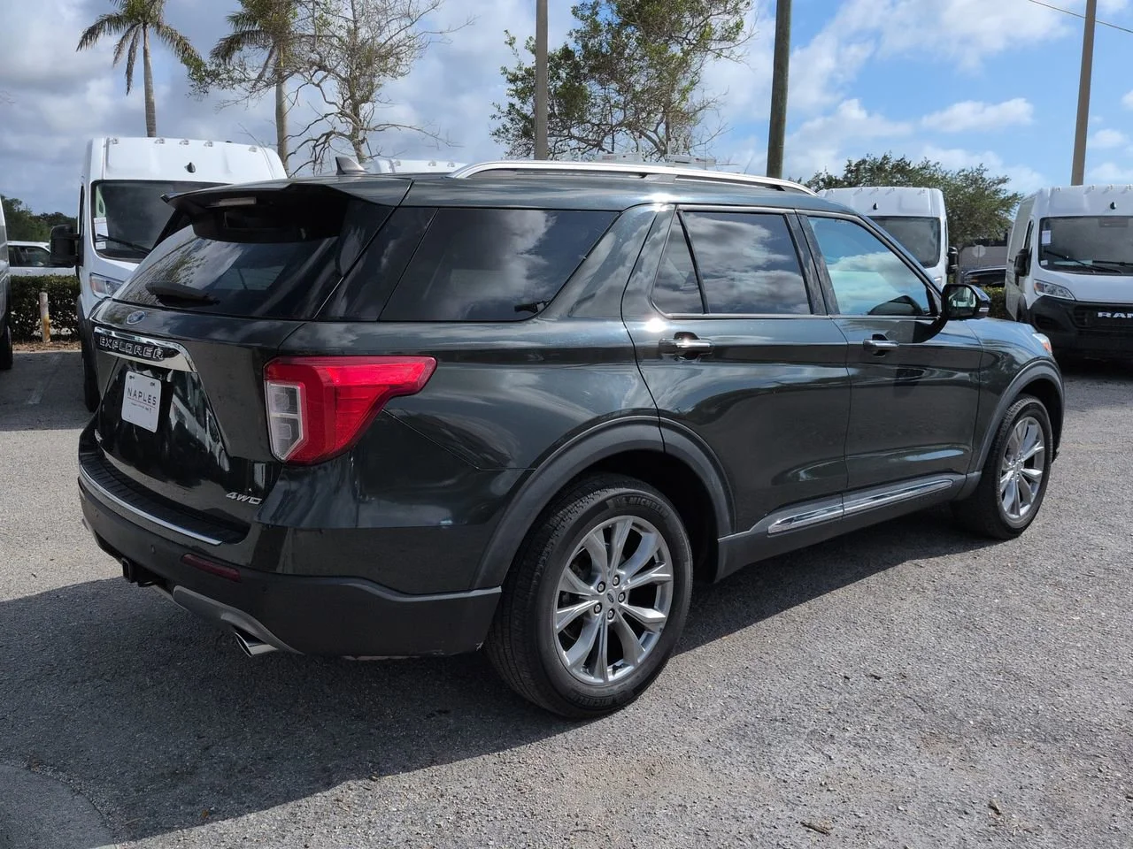 Used 2022 Green Metallic Ford Limited image 5