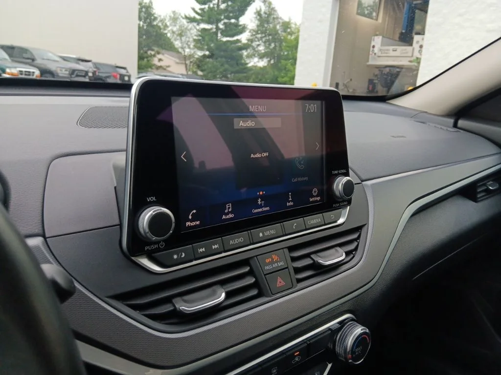 Used 2025 Scarlet Ember Nissan 2.5 SR image 19