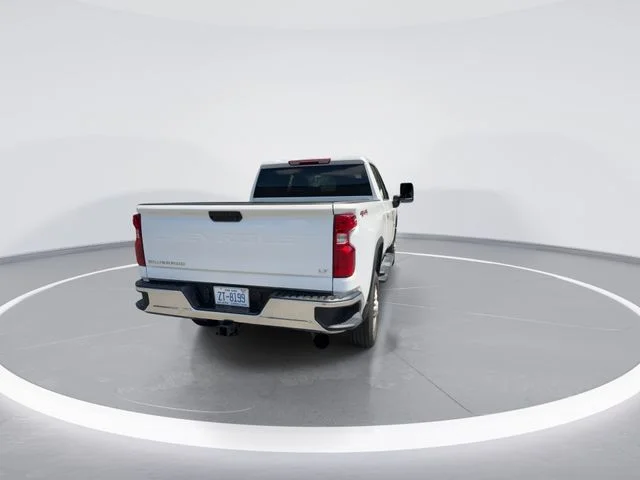 Used 2025 White Chevrolet LT image 7