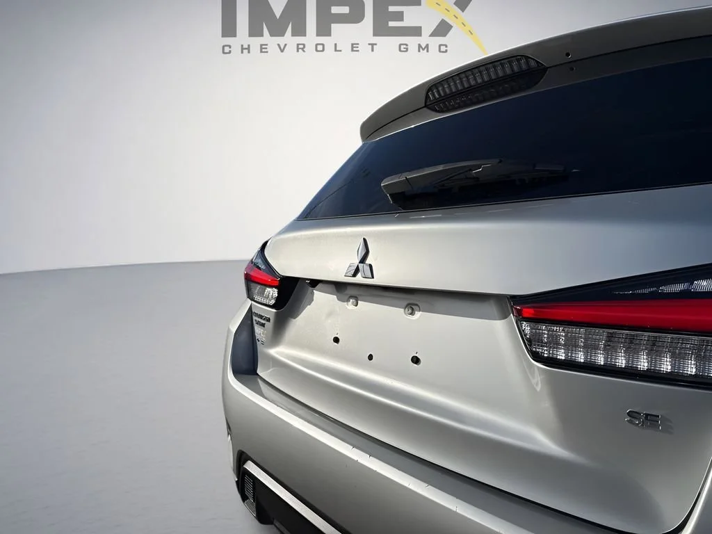 Used 2023 Silver Mitsubishi ES image 10