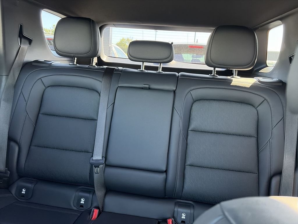 Used 2025 White Chevrolet LT image 23