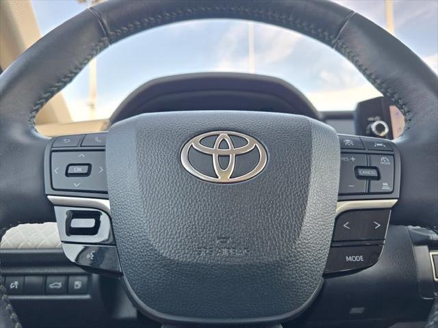 Certified Used 2025 WIND CHILL PEARL Toyota  image 28