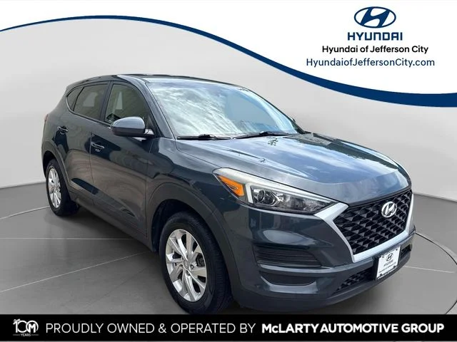Used 2019 Blue Hyundai SE image 1