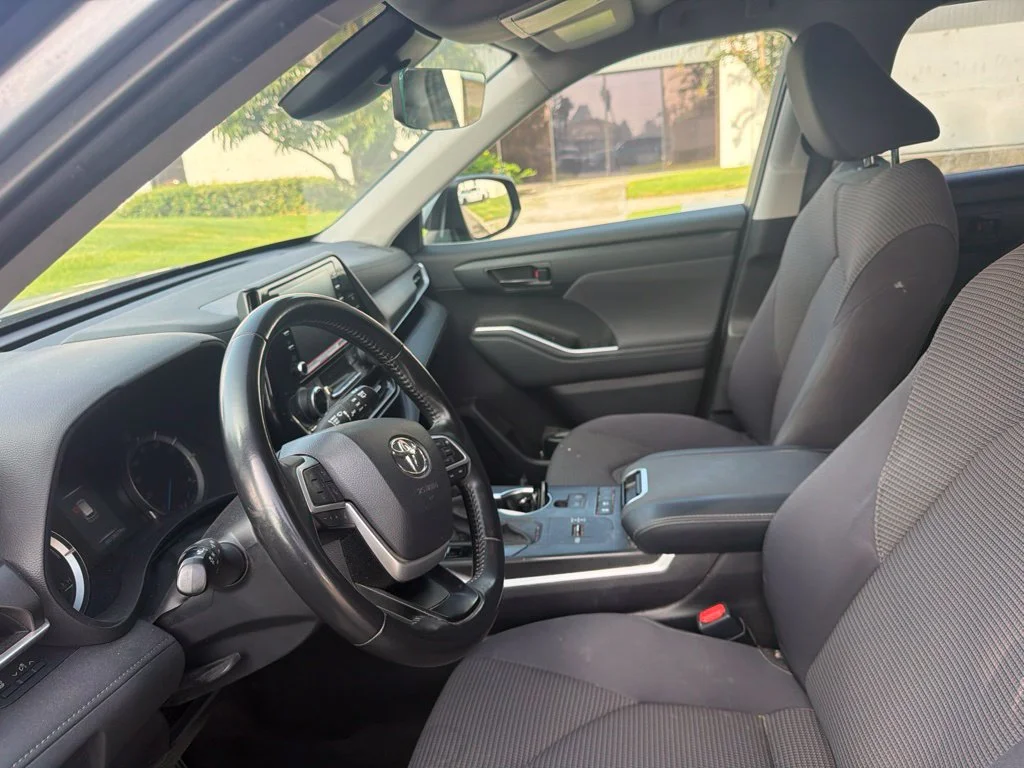 Used 2022  Toyota LE image 11