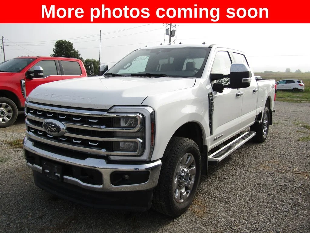 Used 2025 White Ford Lariat image 1