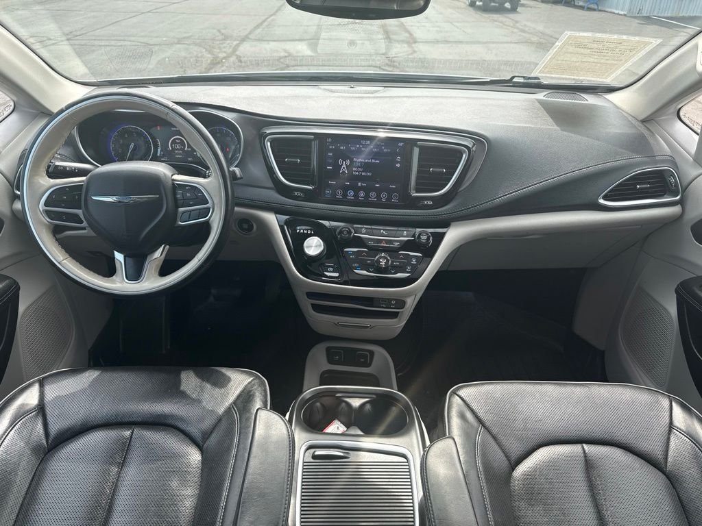 Used 2019 White Chrysler Limited image 21