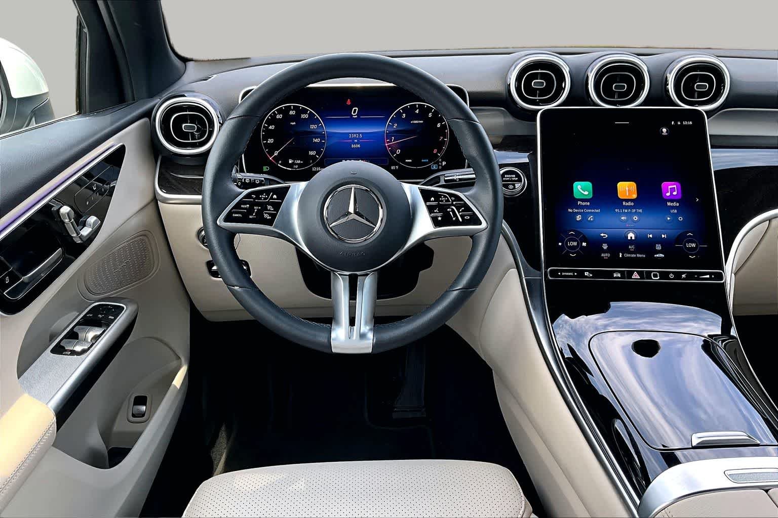 Used 2025 Polar White Mercedes-Benz GLC 300 image 6