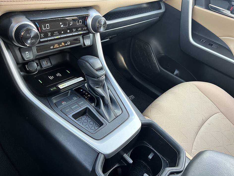 Used 2024 Ice Toyota XLE image 27