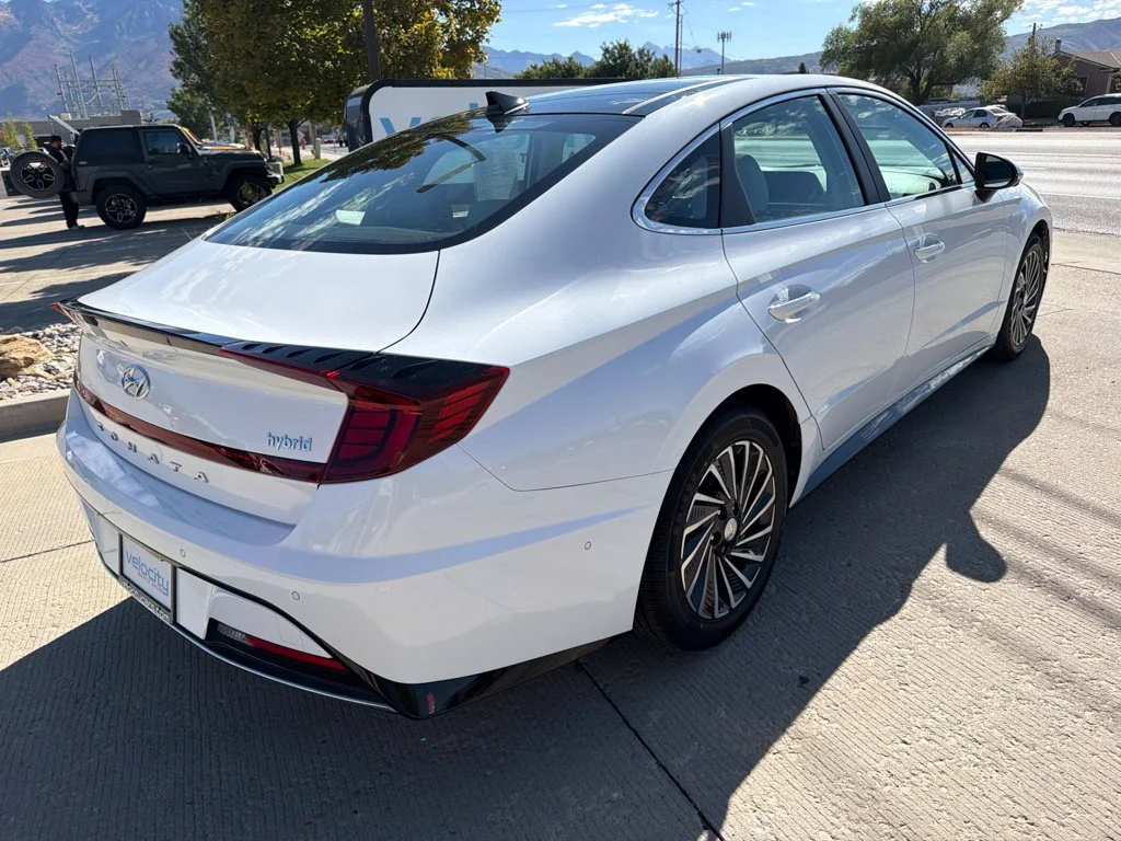 Used 2023 White Hyundai Limited image 7