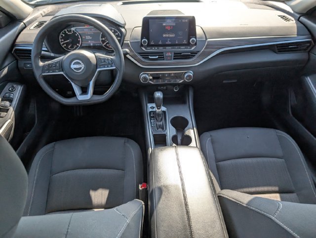 Used 2025 White Nissan 2.5 SV image 5