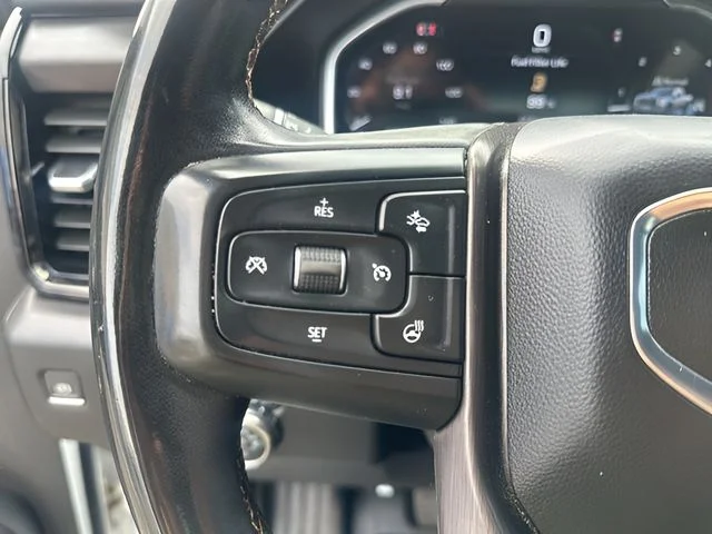 Used 2024 White GMC AT4 image 25