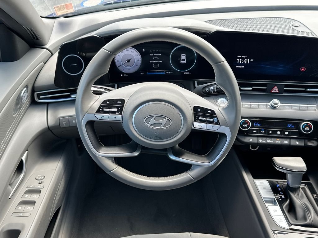 Used 2025 Blue Hyundai SEL Convenience image 23