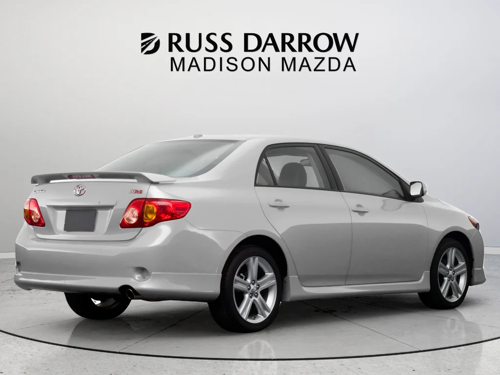 Used 2009 Silver Toyota Base image 3