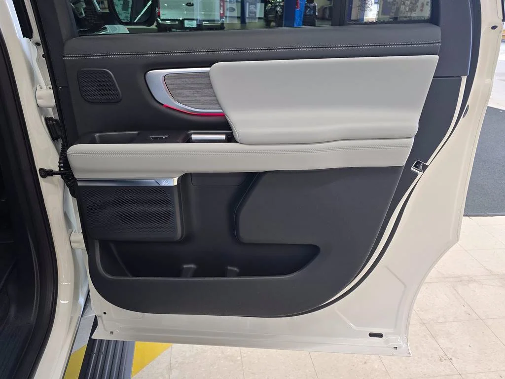 New 2027 Star White Metallic Tri-Coat Ford MAX Platinum image 19