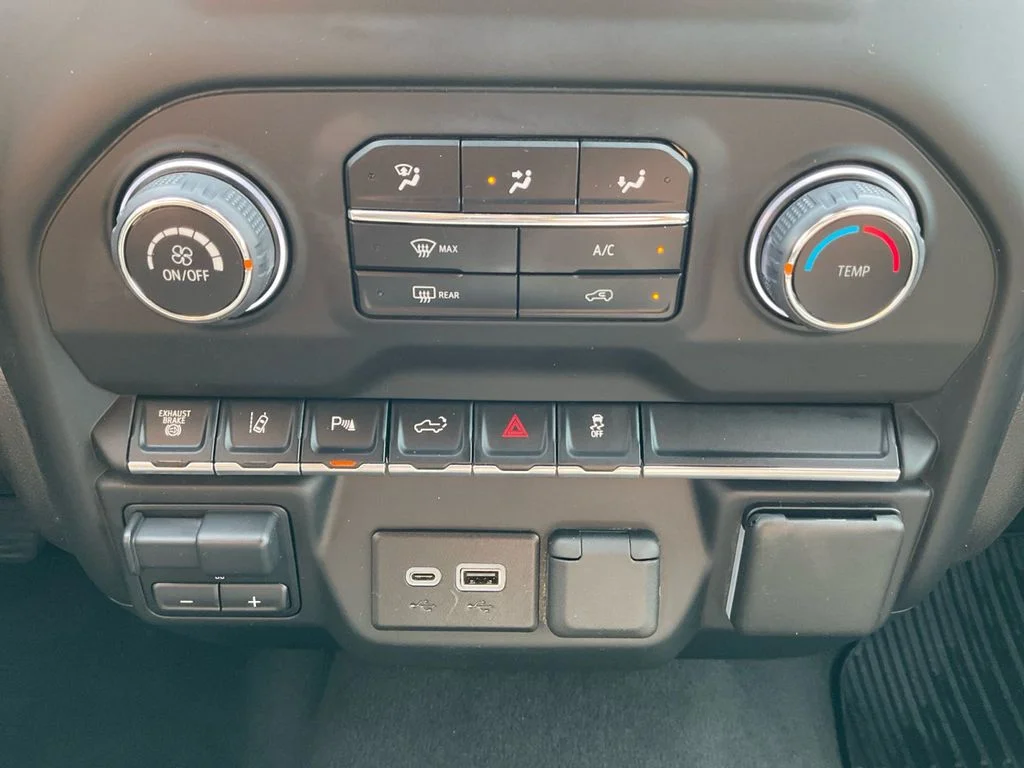 Used 2024 White Chevrolet Custom image 22