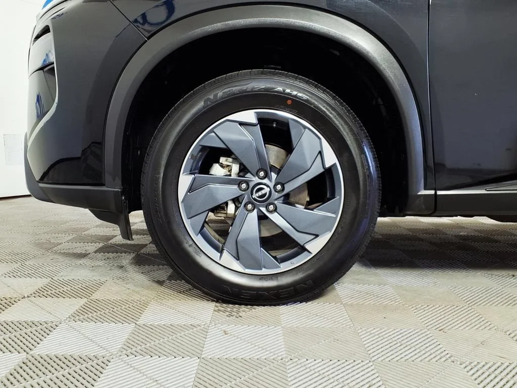 Used 2025 Super Black Nissan SV image 7