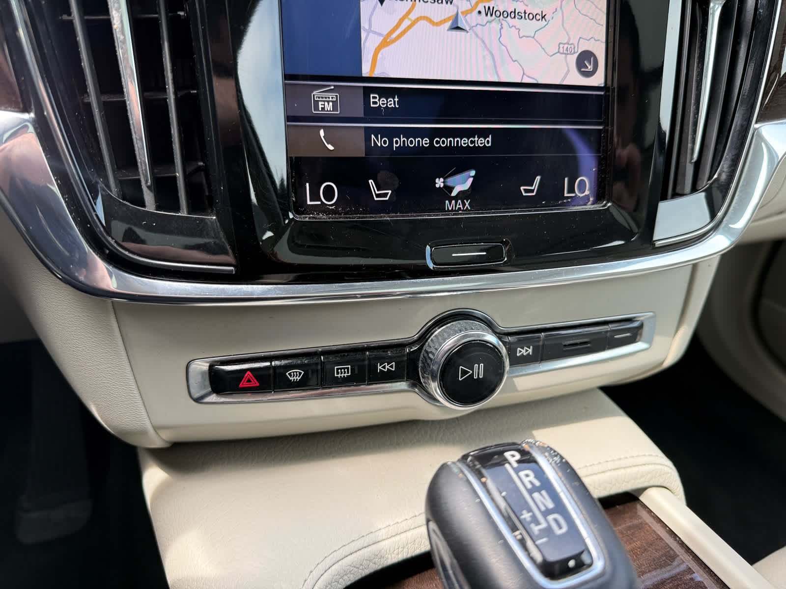 Used 2018 OSMIUM GRAY METALLIC Volvo Momentum image 21
