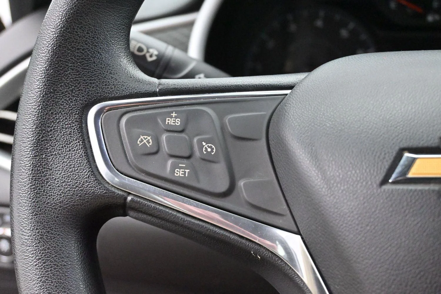 Used 2018 SILVER ICE METALLIC Chevrolet LS image 17