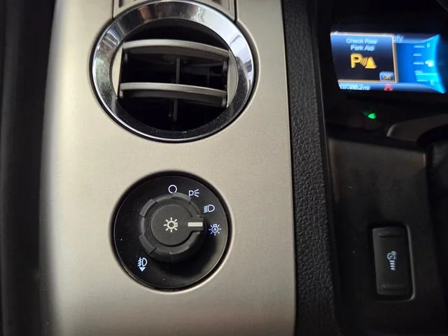 Used 2015  Ford XLT image 33