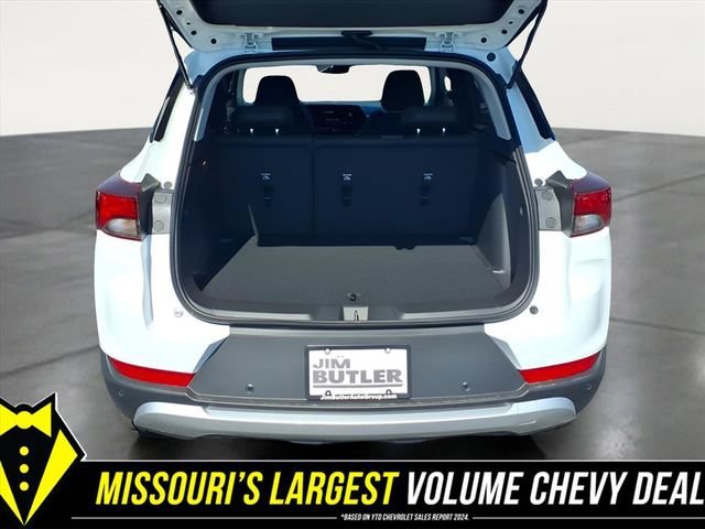 New 2026 Summit White Chevrolet LT image 27