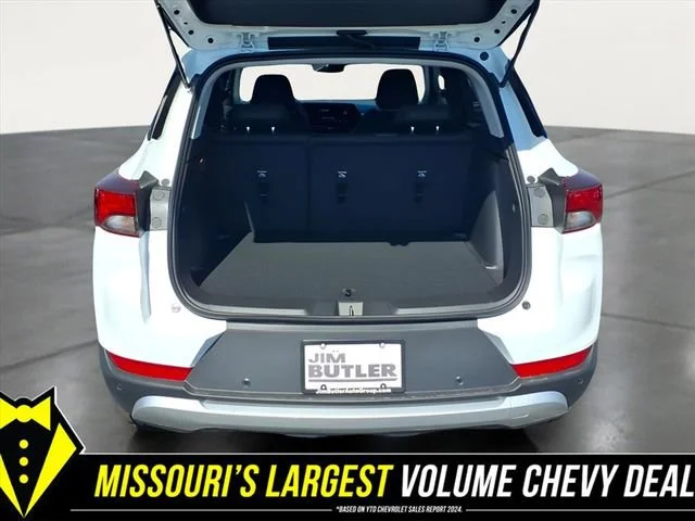 New 2026 Summit White Chevrolet LT image 27