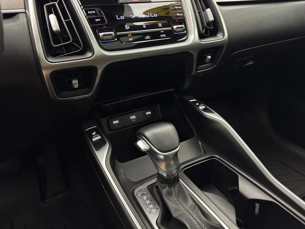Used 2022  Kia X-Line S image 27
