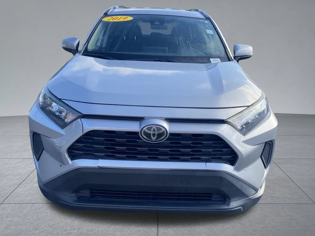 Used 2019 Silver Toyota LE image 17