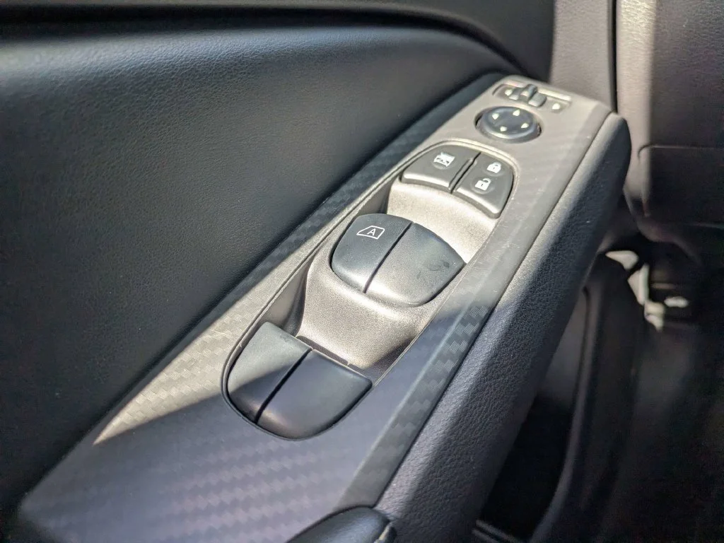 Used 2025 White Nissan 2.5 SV image 22