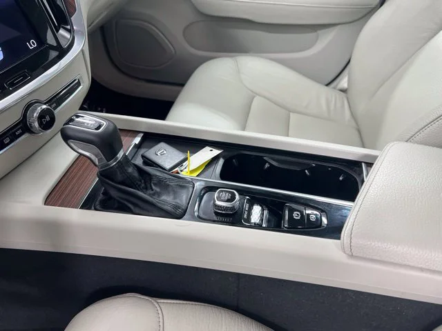 Used 2021 White Volvo T5 Momentum image 19