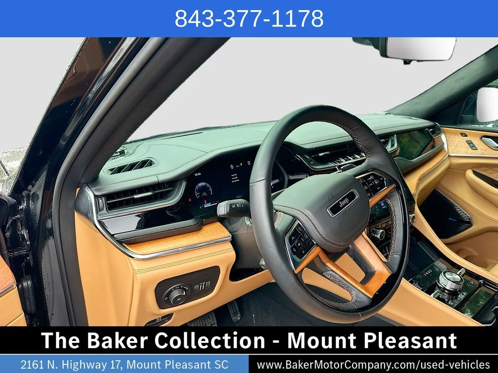 Used 2025 Diamond Black Jeep Summit image 9