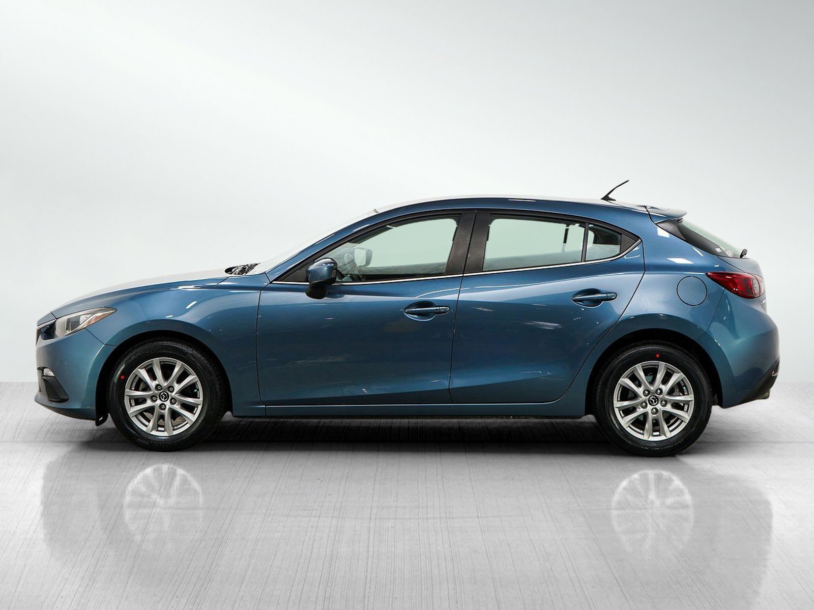 Used 2014 Mazda MAZDA3 i Touring with VIN JM1BM1L74E1111731 for sale in Burnsville, Minnesota