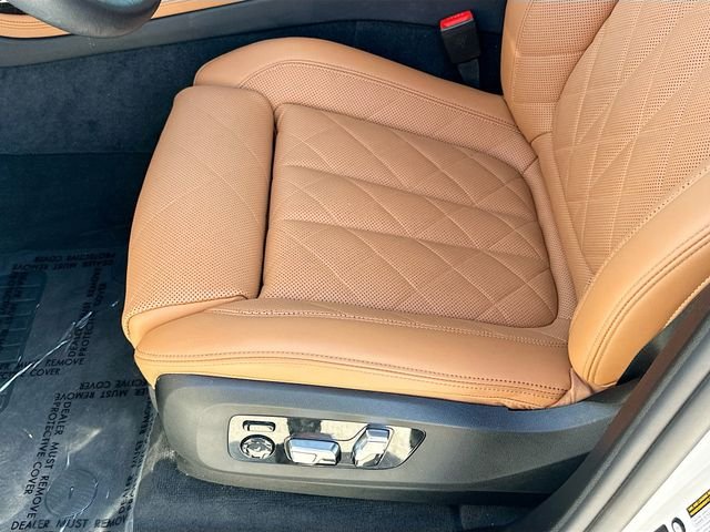 Used 2026 White BMW xDrive40i image 19