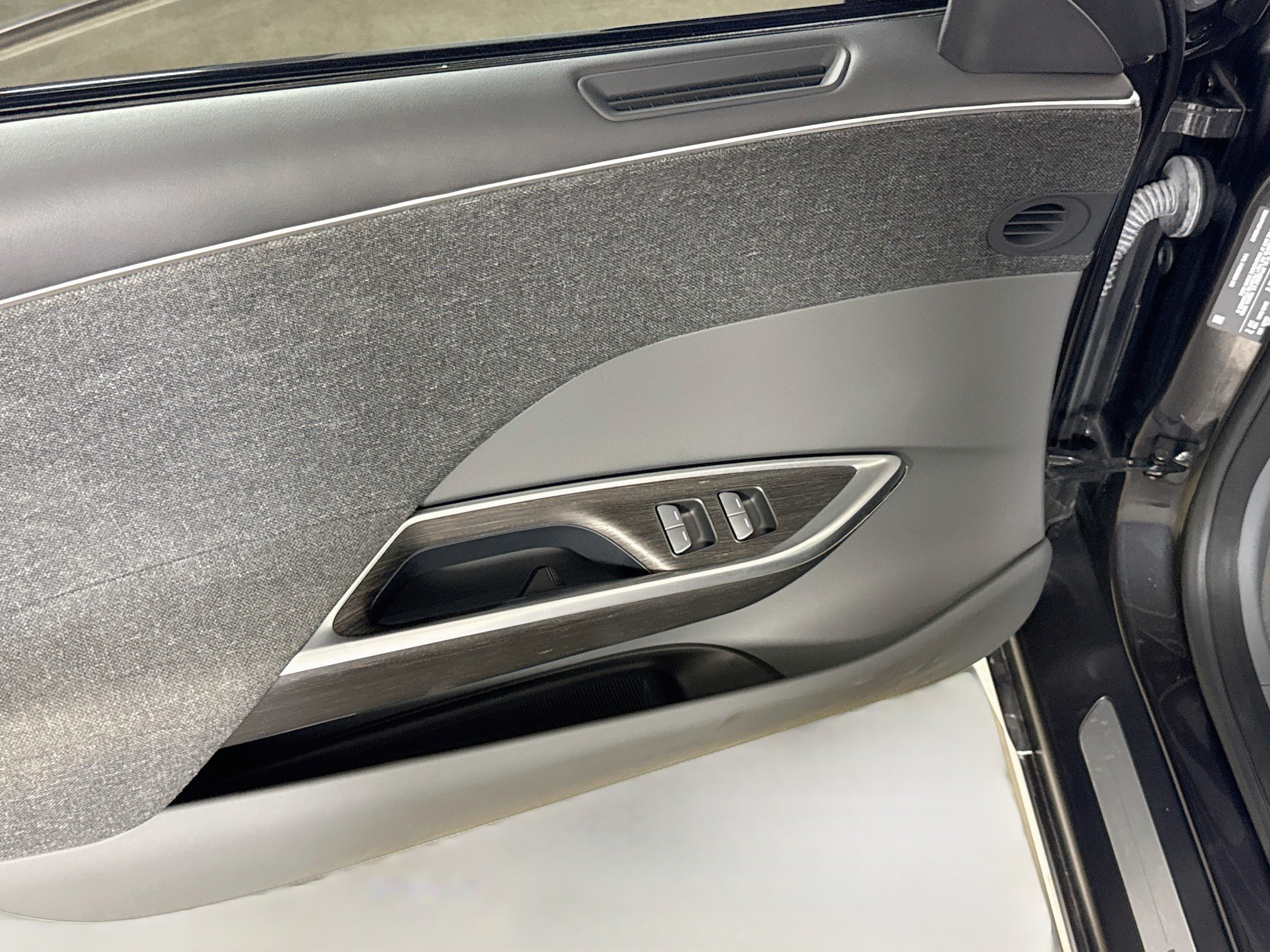 Used 2023 Quantum Gray Metallic Lucid Pure image 18