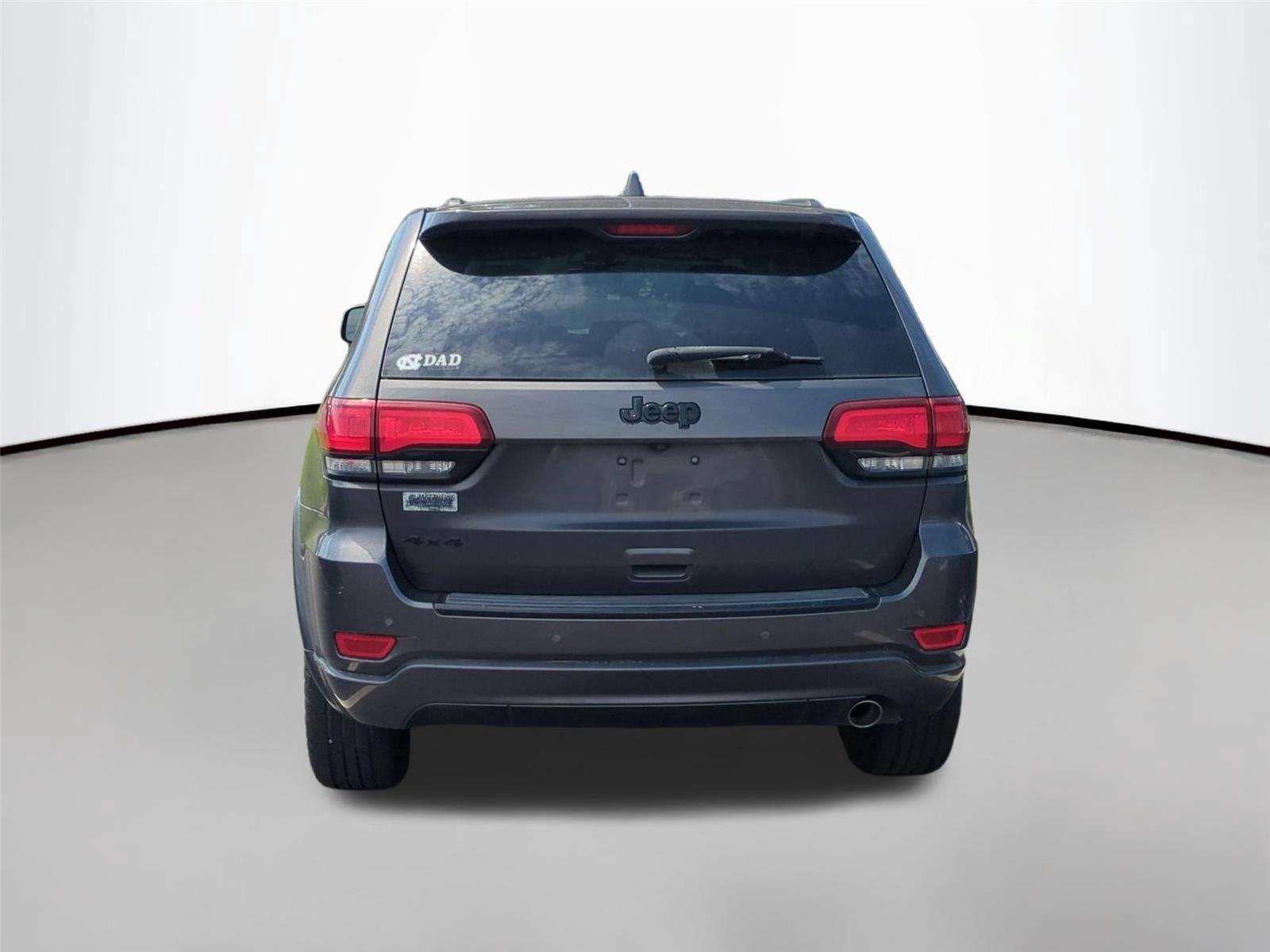 Used 2017 Granite Crystal Metallic Clearcoat Jeep Altitude image 5