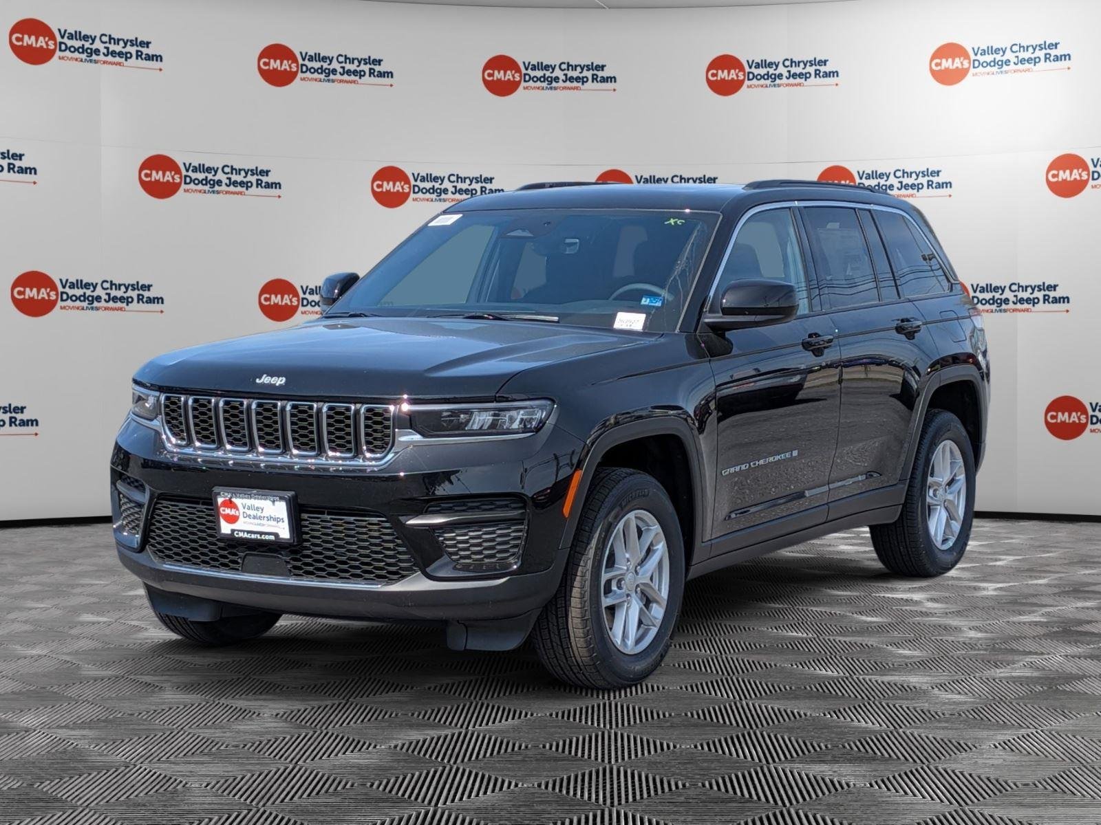 New 2026 Diamond Black Crystal Pearl-Coat Exterior Paint Jeep Laredo X image 1