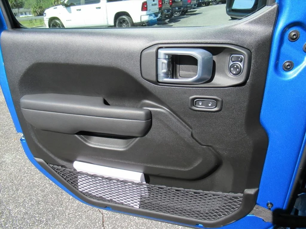 New 2026 Hydro Blue Pearl-Coat Exterior Paint Jeep Sport S image 19