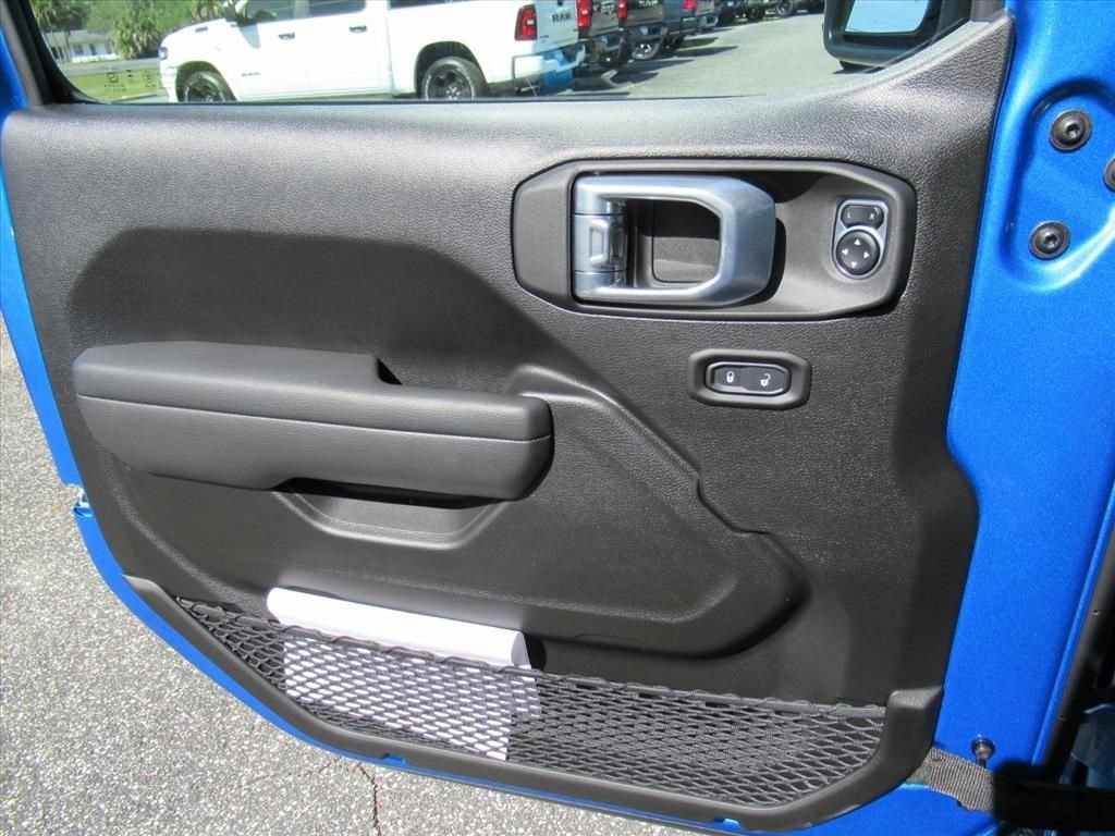 New 2026 Hydro Blue Pearl-Coat Exterior Paint Jeep Sport S image 19