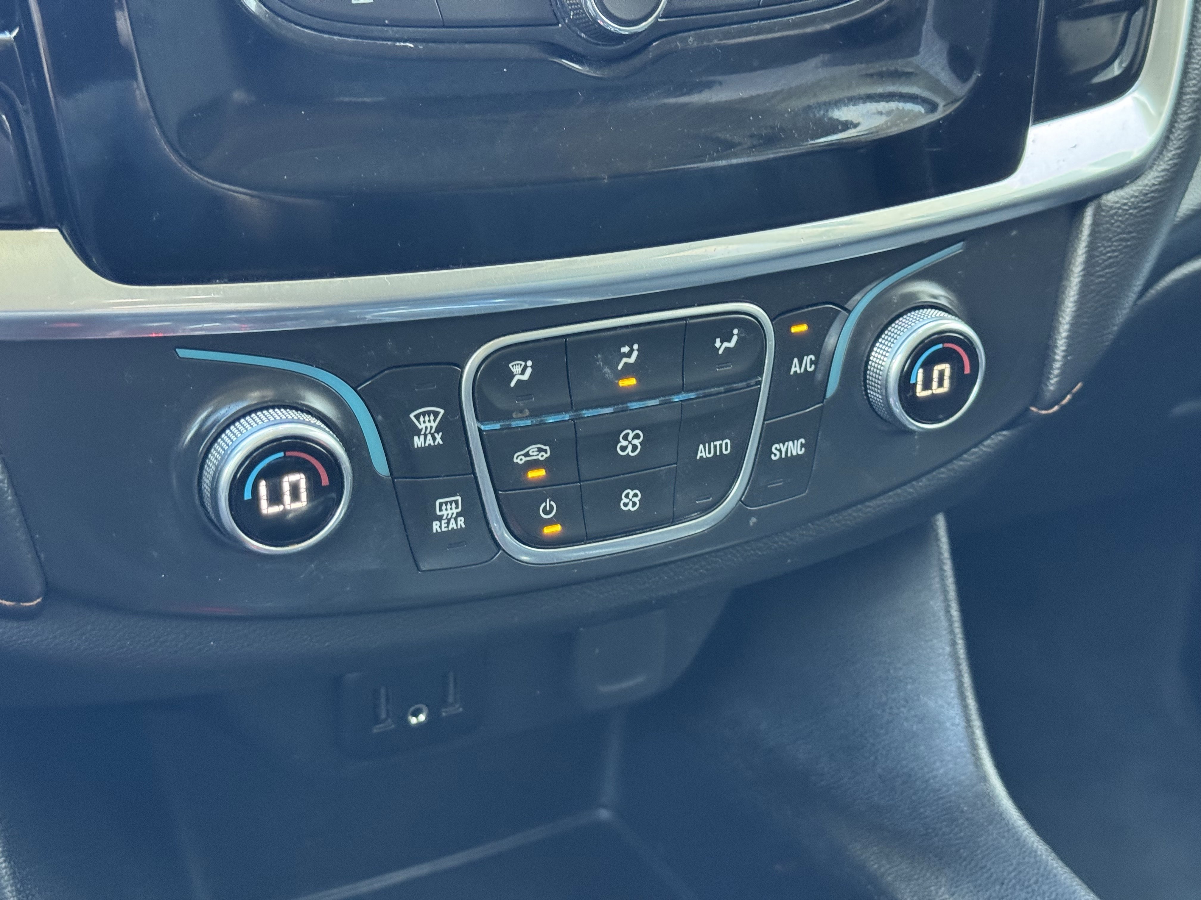 2020 Chevrolet Traverse LS - Photo 29
