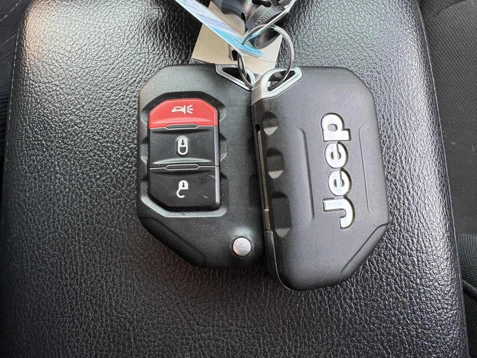 Used 2020 Sting-Gray Clearcoat Jeep Sport S image 19